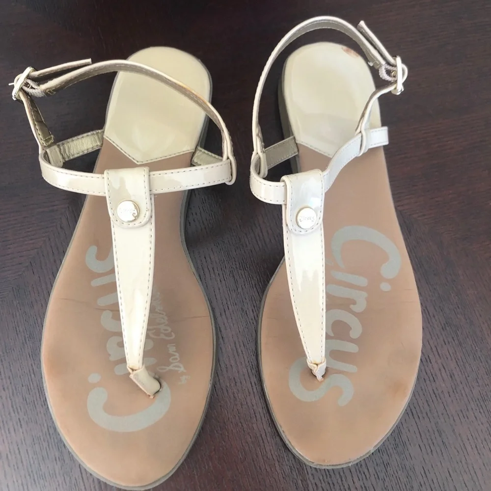 Circus by Sam Edelman Cayden nude patent T strap sandal shoes size 6
